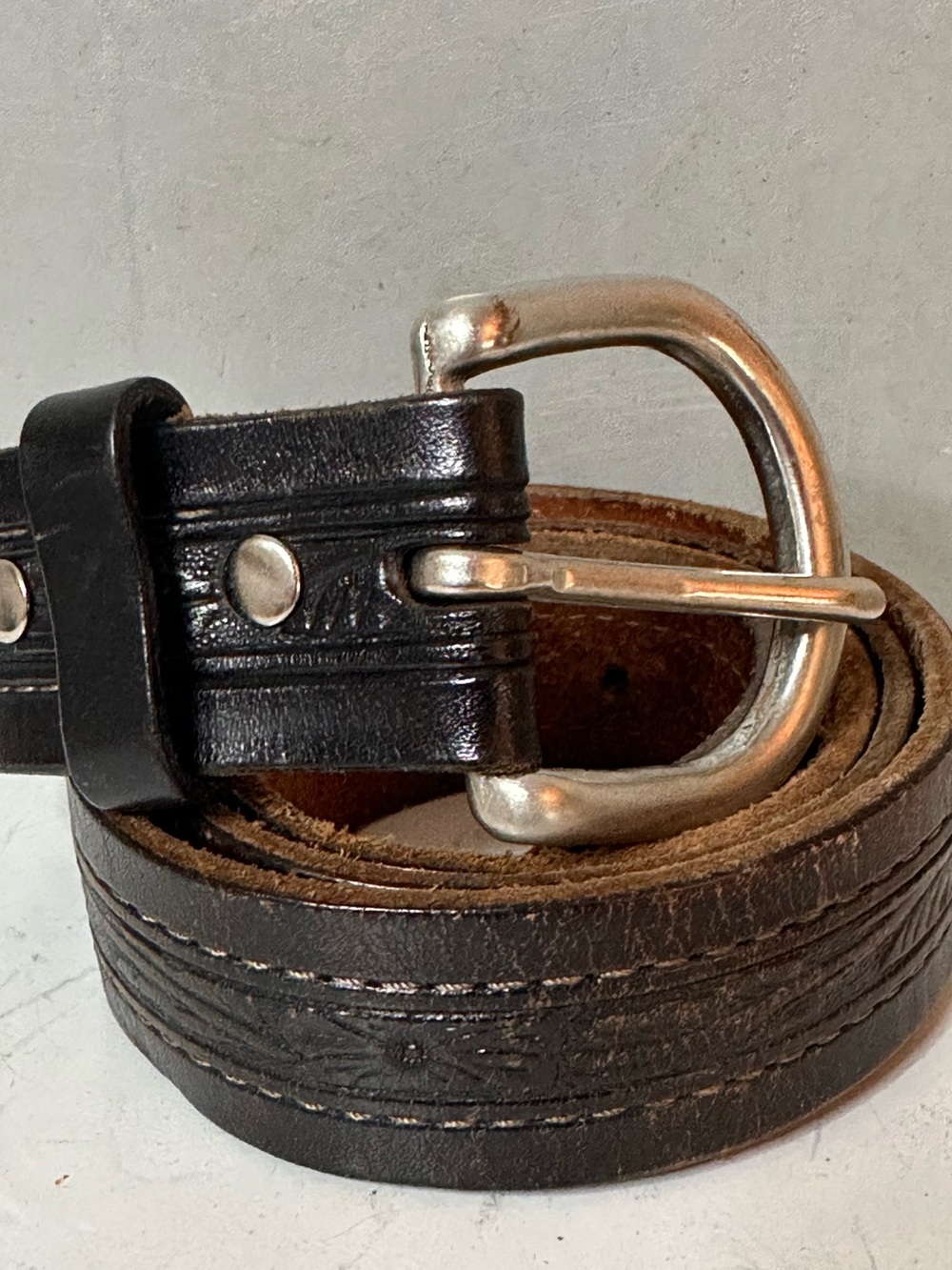 VINTAGE TOOLED LEATHER BLACK BELT SIZE 40 MADE IN USA